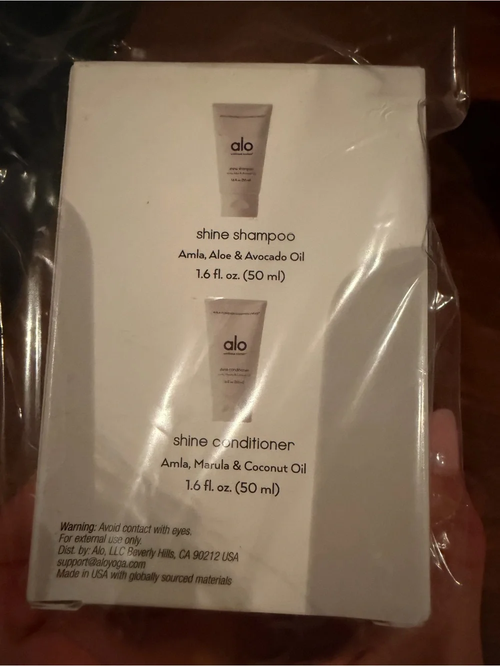 NWT ALO Yoga Wellness System Rinse + Repeat Shampoo & Conditioner Duo — White